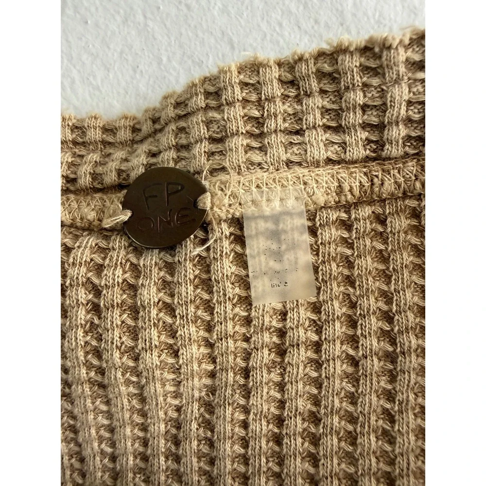 Free People‎ FP One Tan Waffle Knit Henley Top Long Sleeve Raw Edge Cotton m